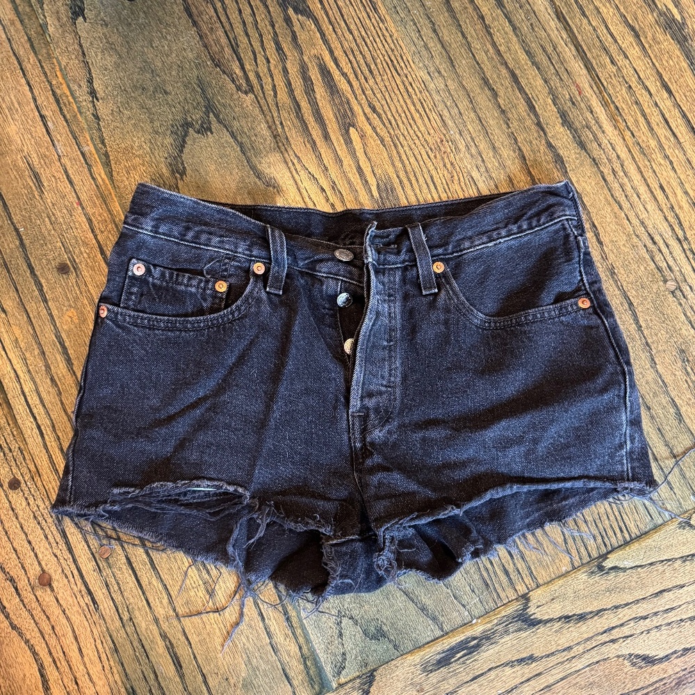 Levi's distressed short shorts